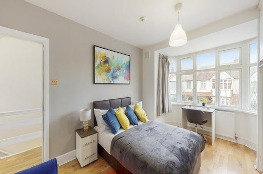 Room Highview Road in Greater London