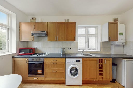Room Highview Road in Greater London