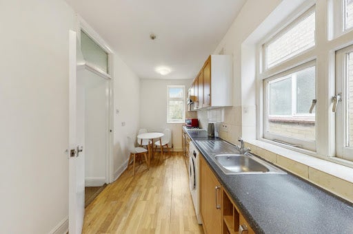 Room Highview Road in Greater London