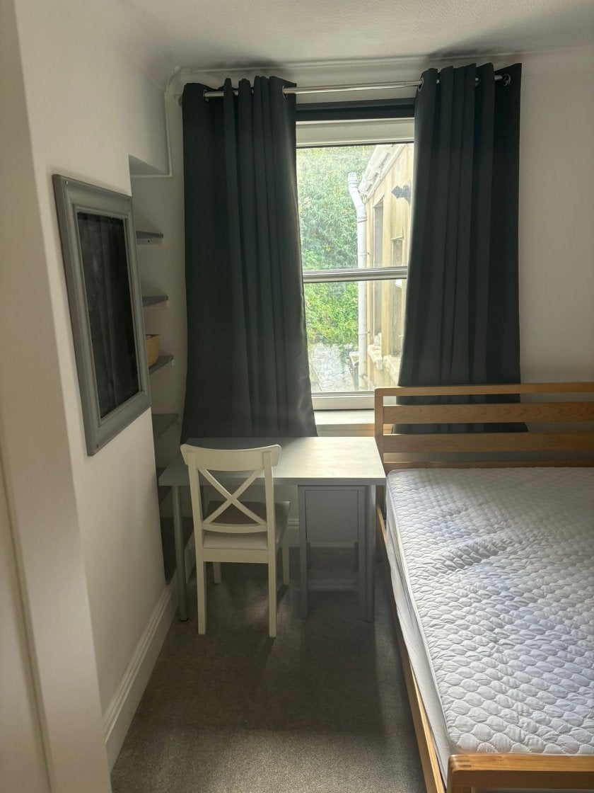 Room Watkin Street in Swansea