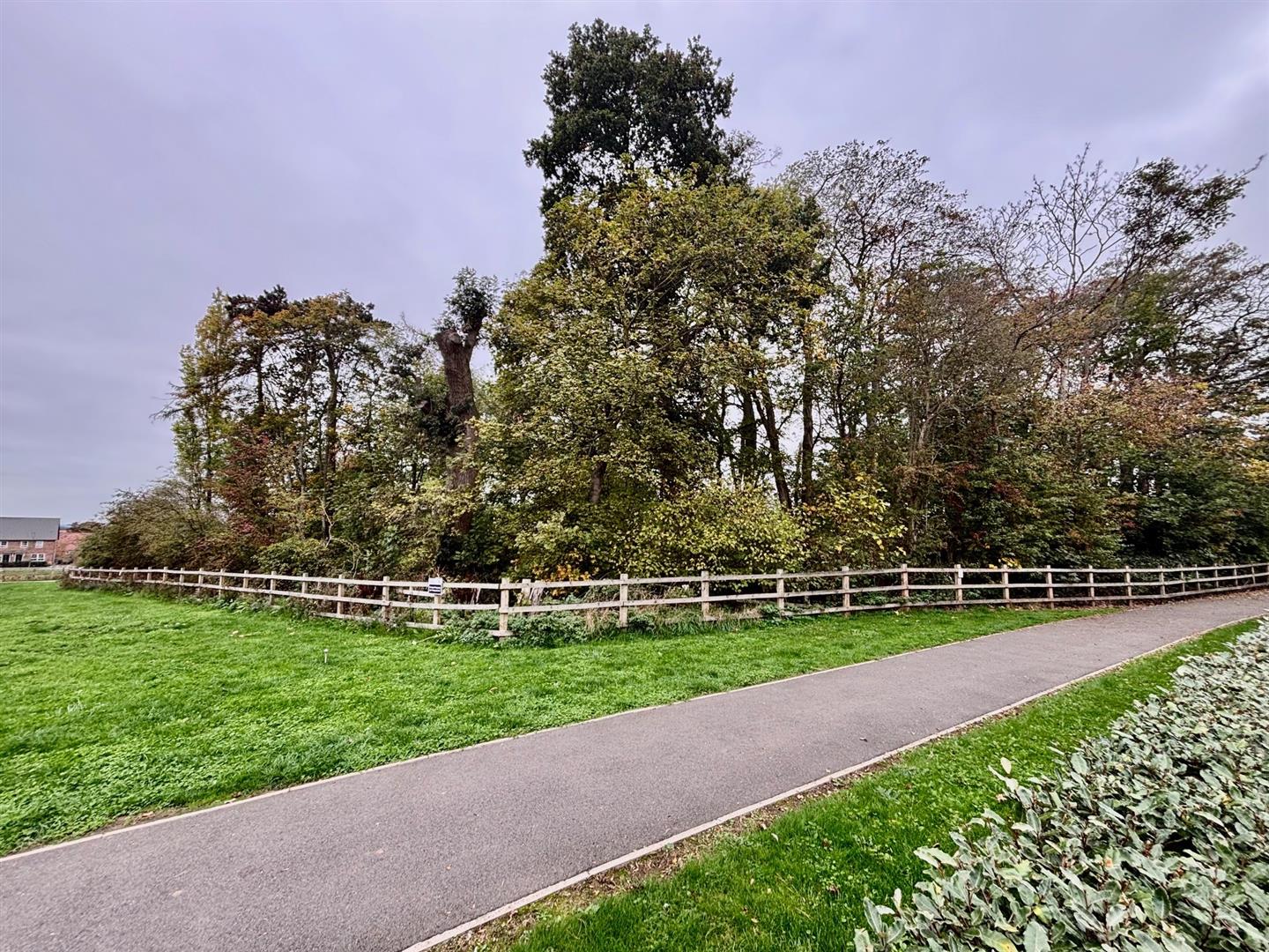 Flat Trent Way in South Derbyshire