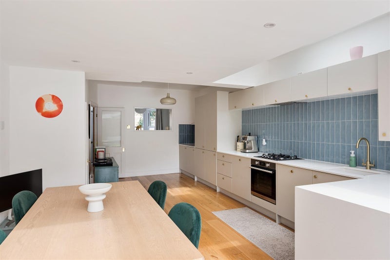 Room Skeltons Lane in Greater London