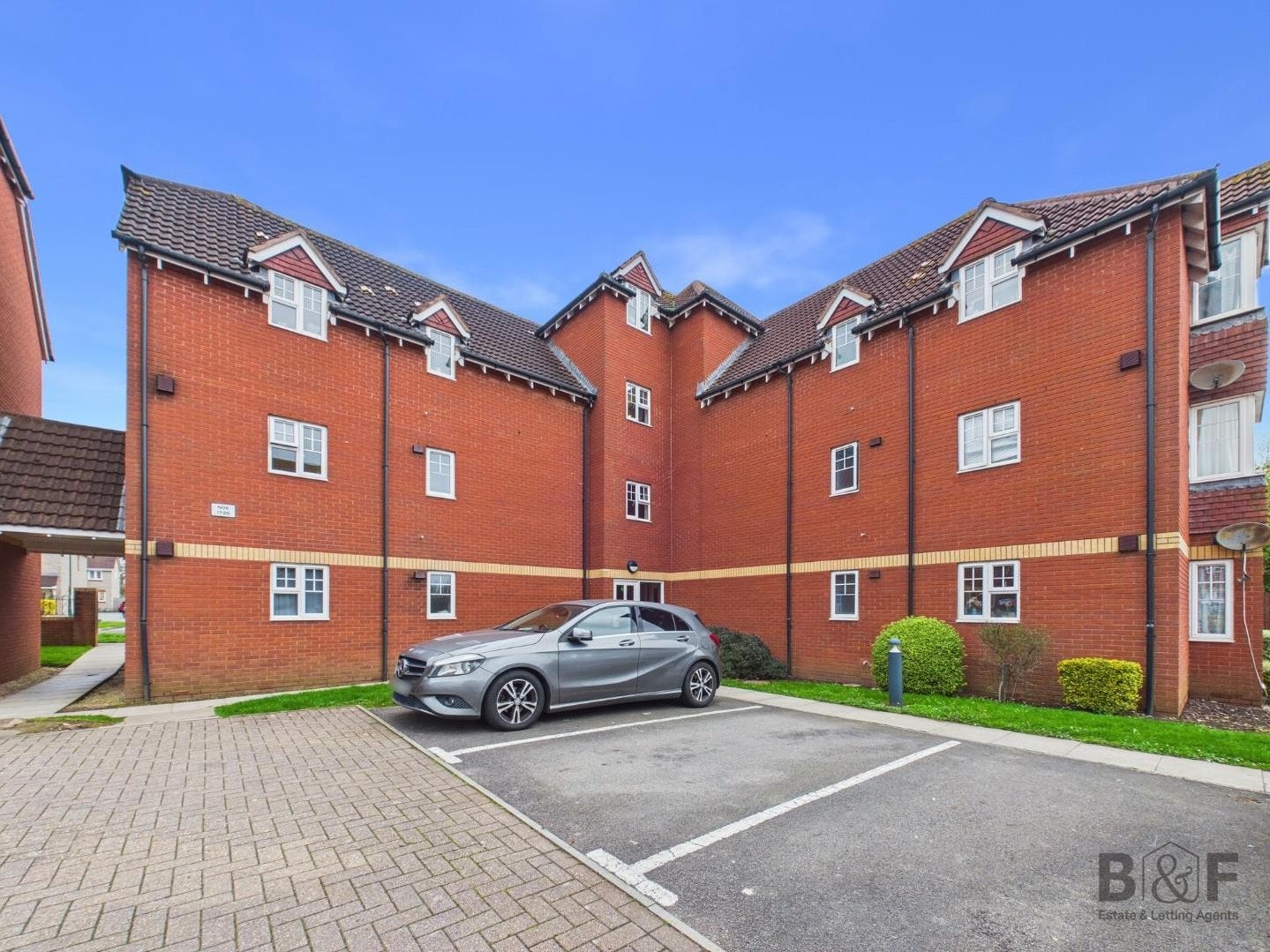 Flat Arthurs Close in Bristol