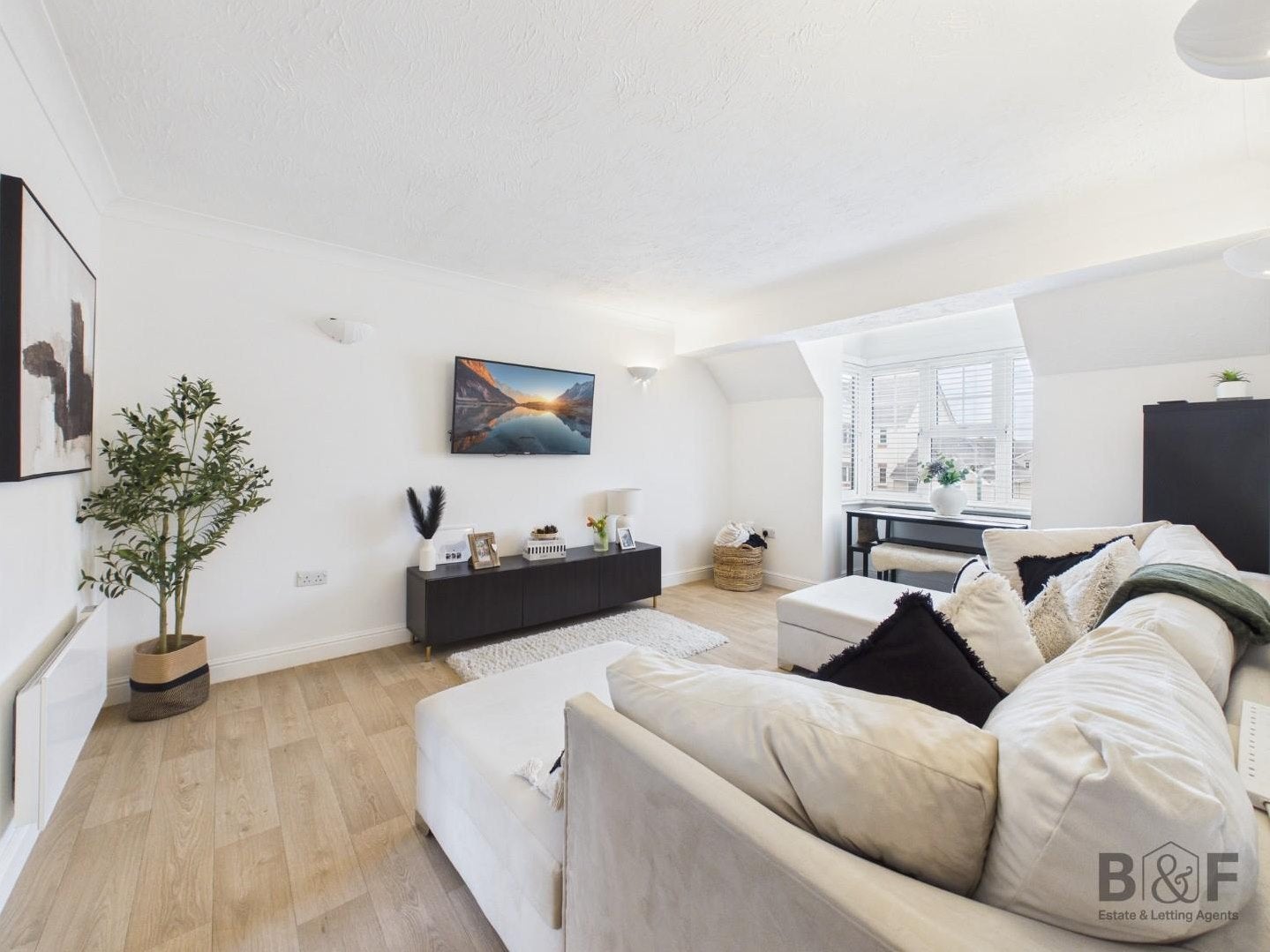 Flat Arthurs Close in Bristol