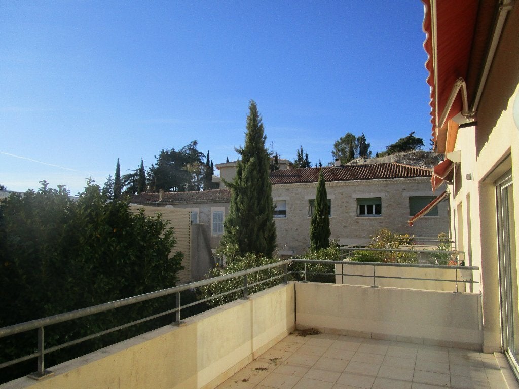 Appartement Rue Monjardin à Nîmes
