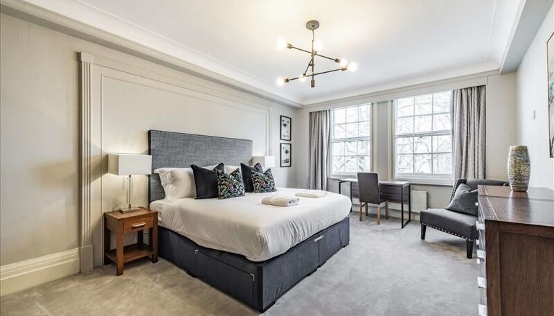 Flat Westferry Circus in Greater London