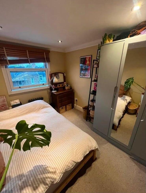 Room Revelon Road in Greater London