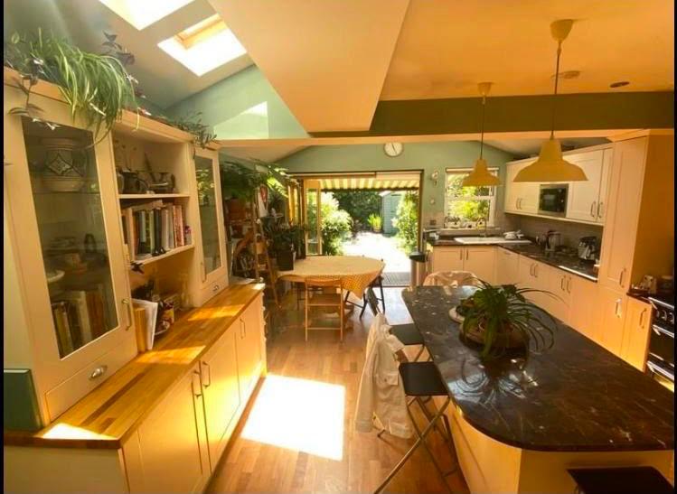 Room Revelon Road in Greater London