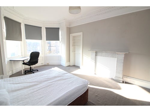 Flat Warrender Park Road in Edinburgh
