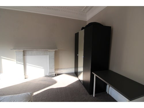 Flat Warrender Park Road in Edinburgh