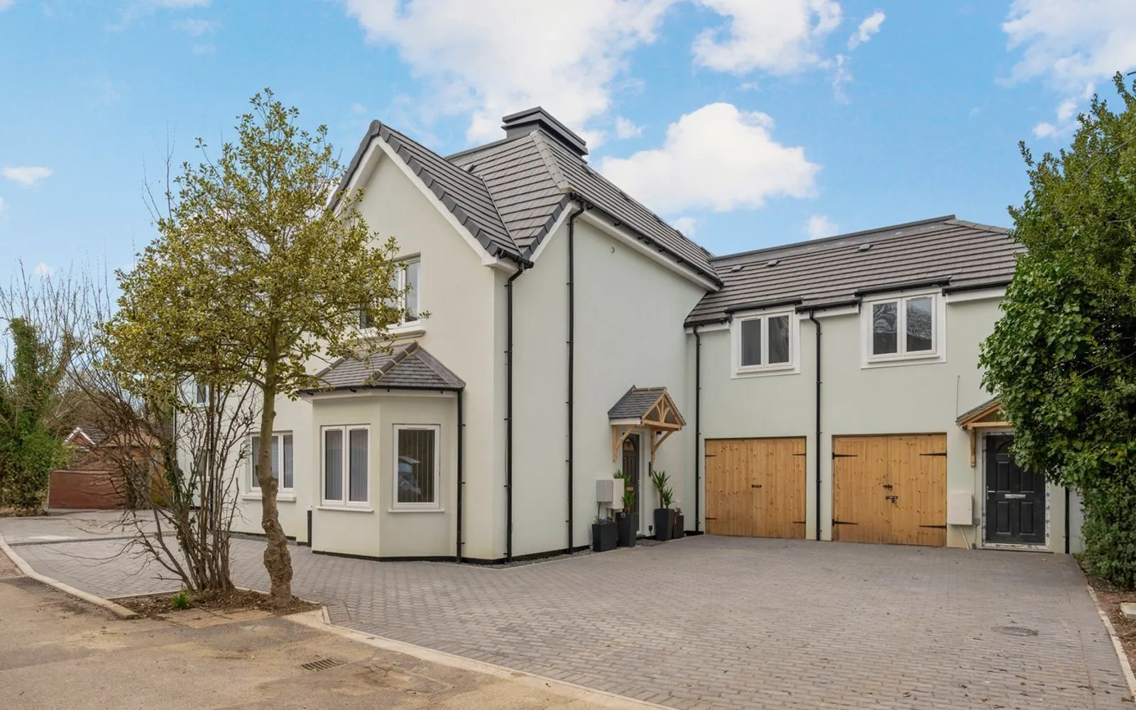 Flat Ashley Road in Elmbridge