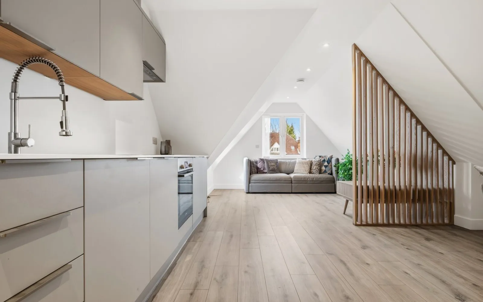 Flat Ashley Road in Elmbridge