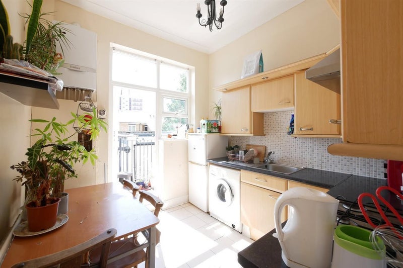 Room Evering Road in Greater London