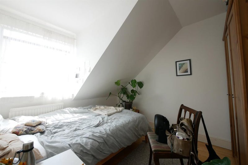 Room Evering Road in Greater London