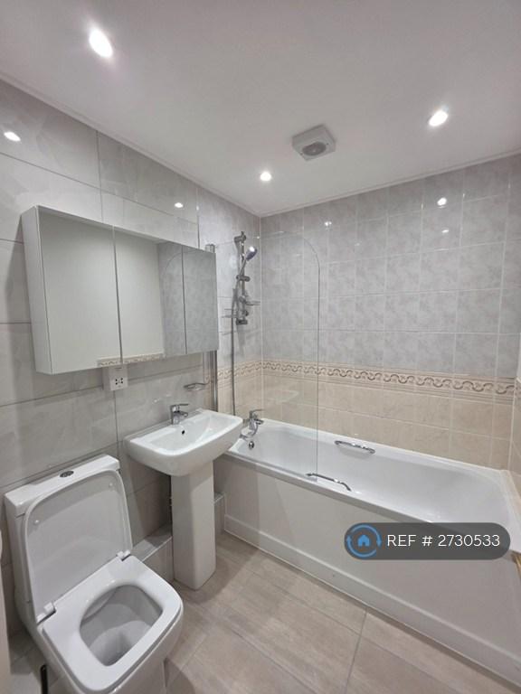 Flat St Leonards Close in Grays