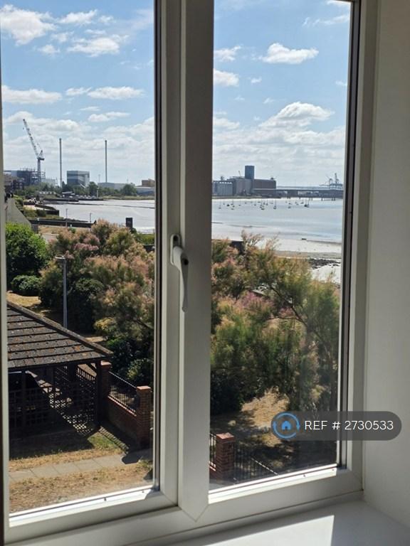 Flat St Leonards Close in Grays