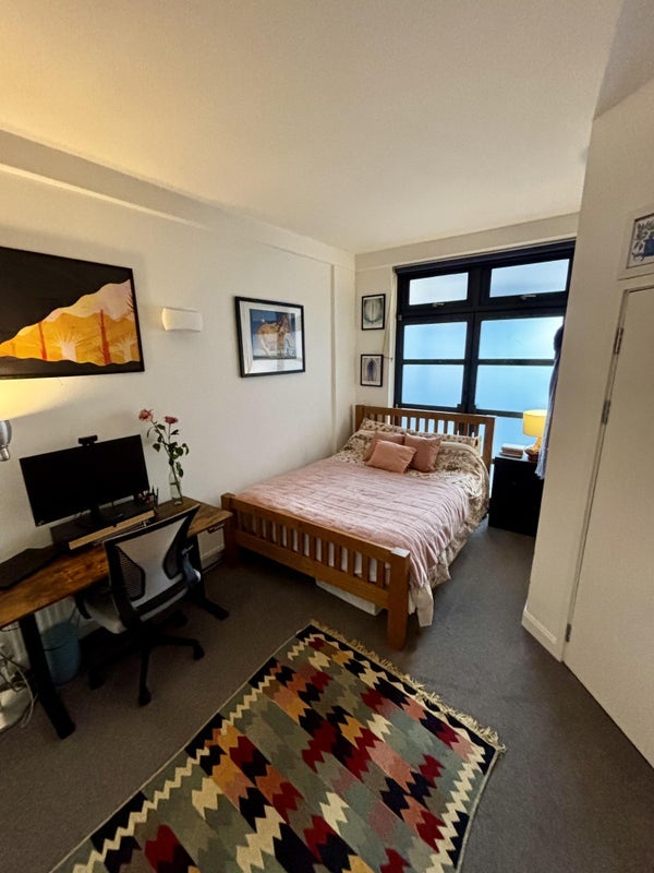 Flat Chilton Street in Greater London