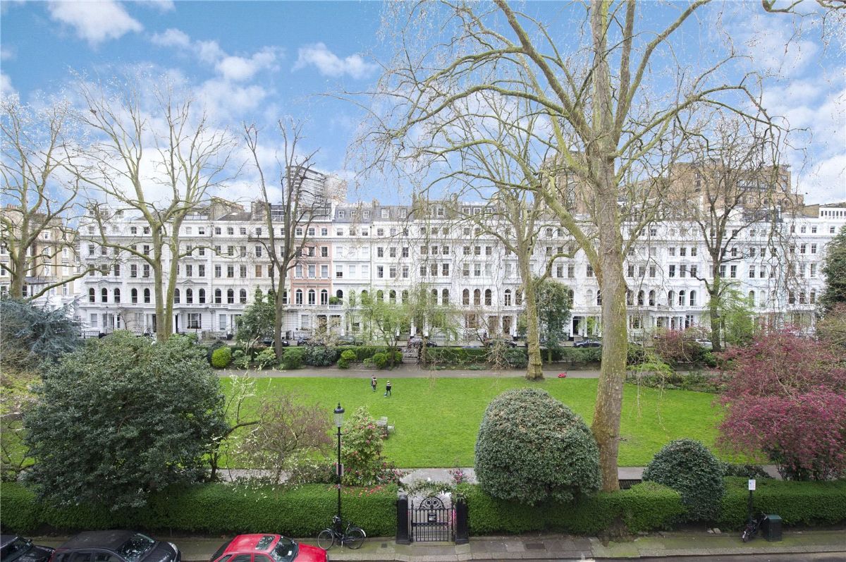 Flat Cornwall Gardens in Greater London