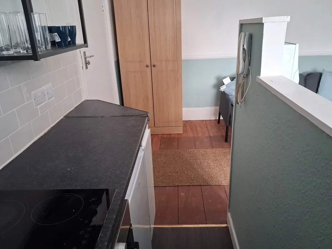 Room Tor Church Road in Torquay