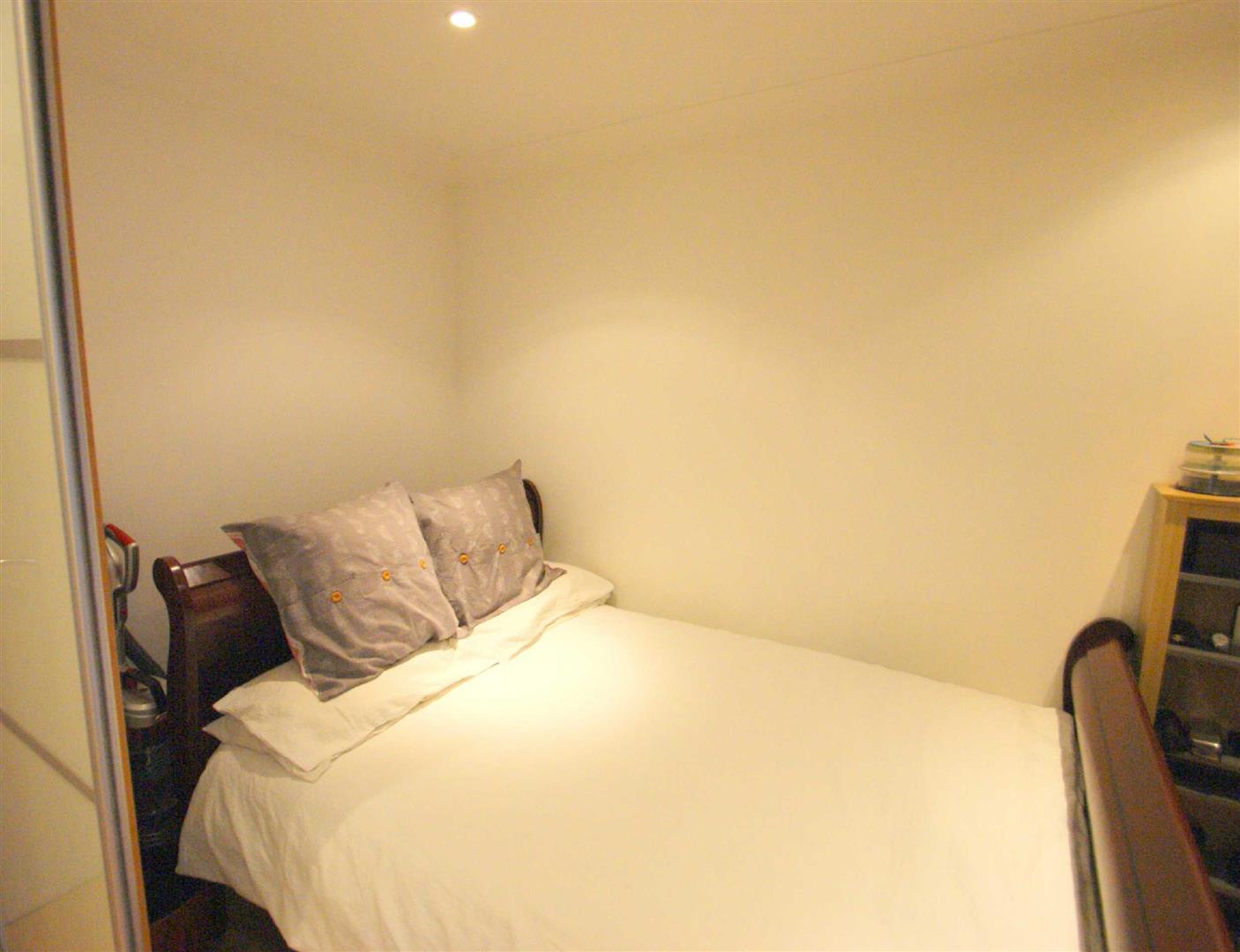 Flat Byron Street in Leeds