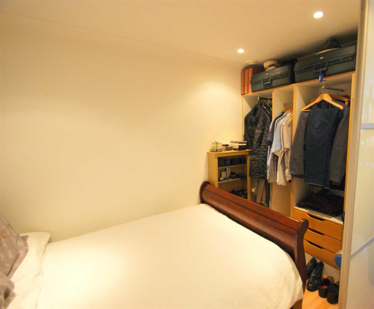 Flat Byron Street in Leeds