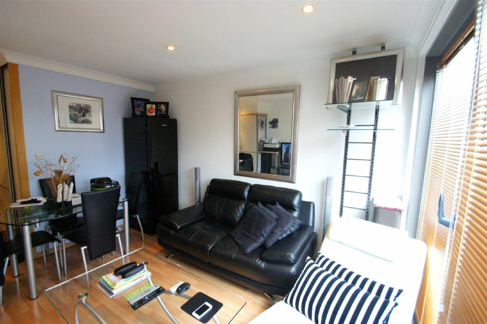 Flat Byron Street in Leeds