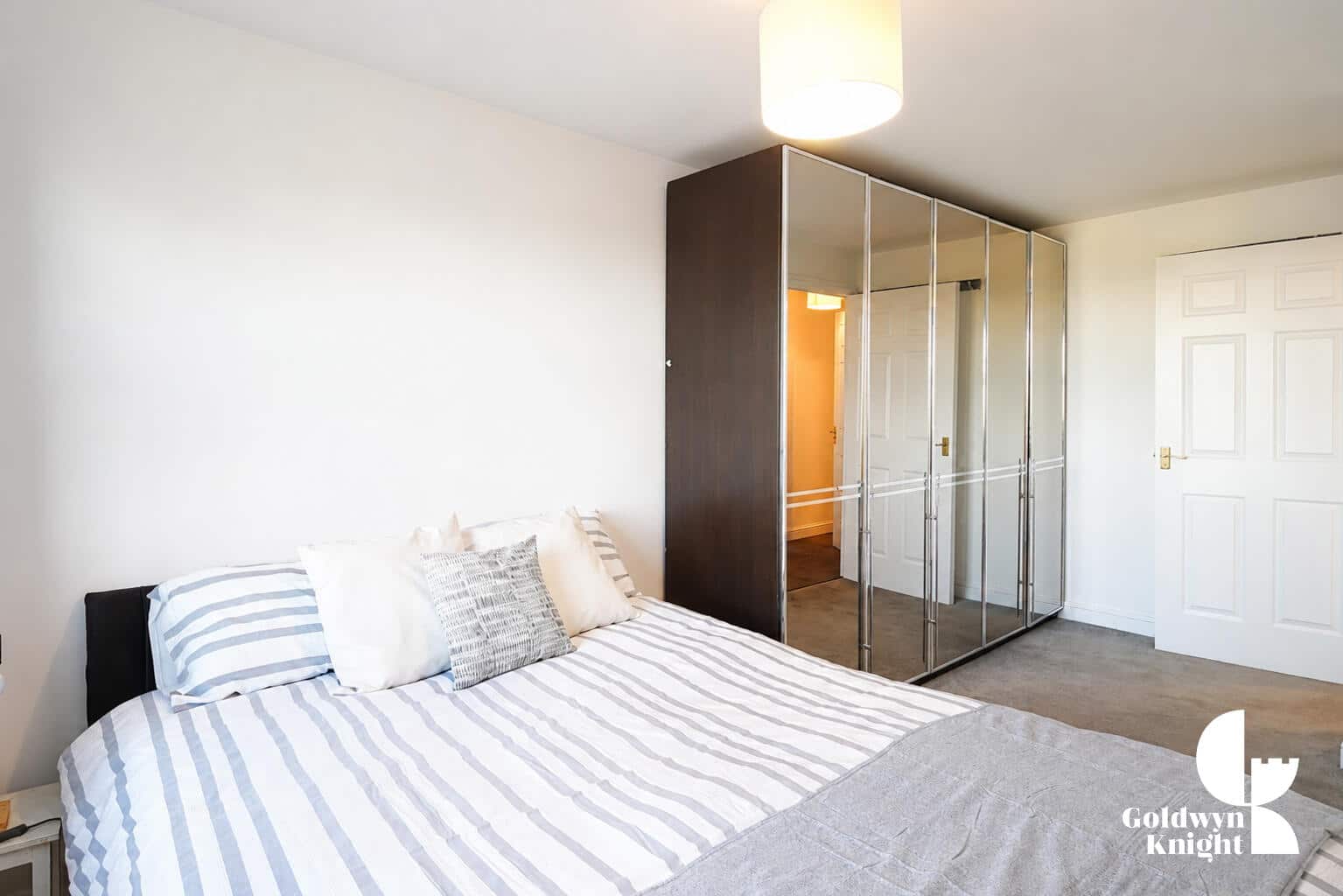 Flat Maltings Close in Greater London