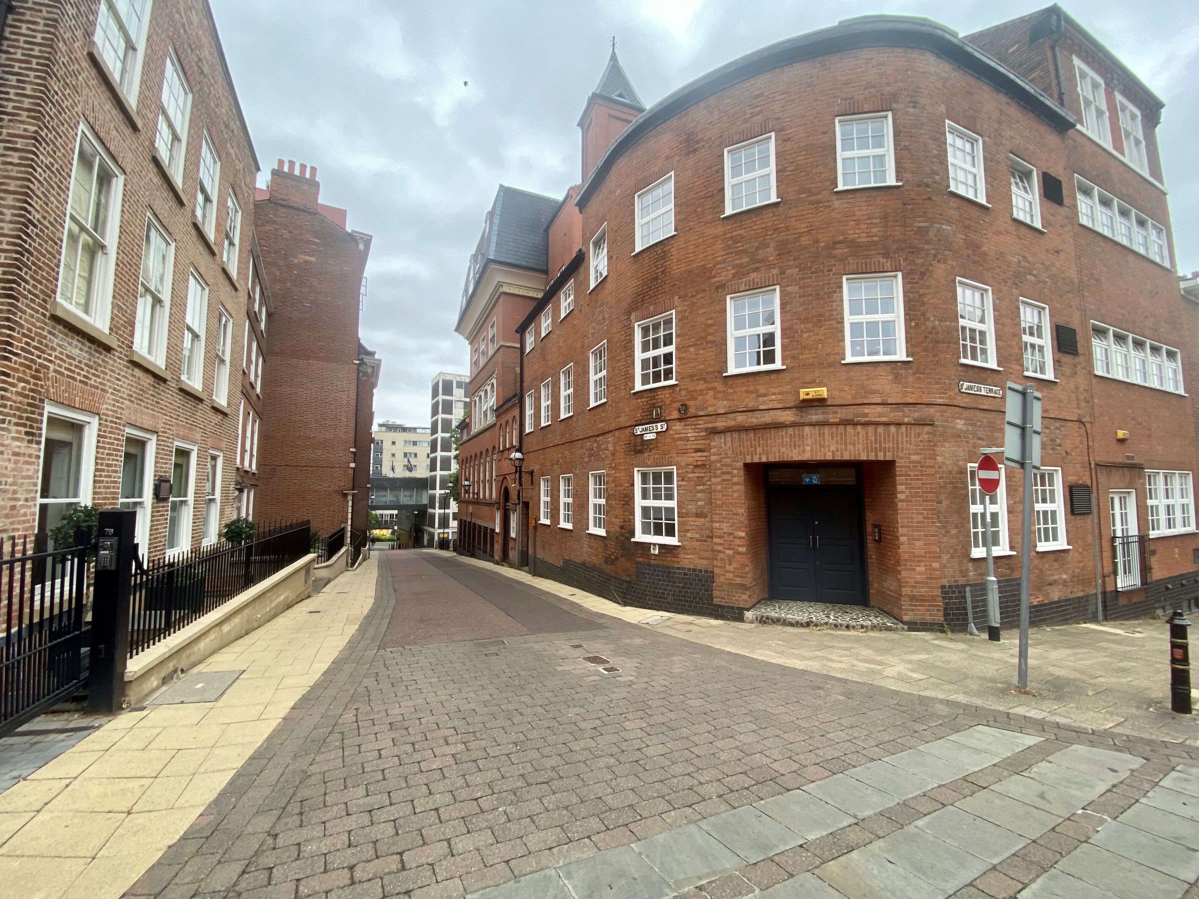Flat St James's Terrace in Nottingham