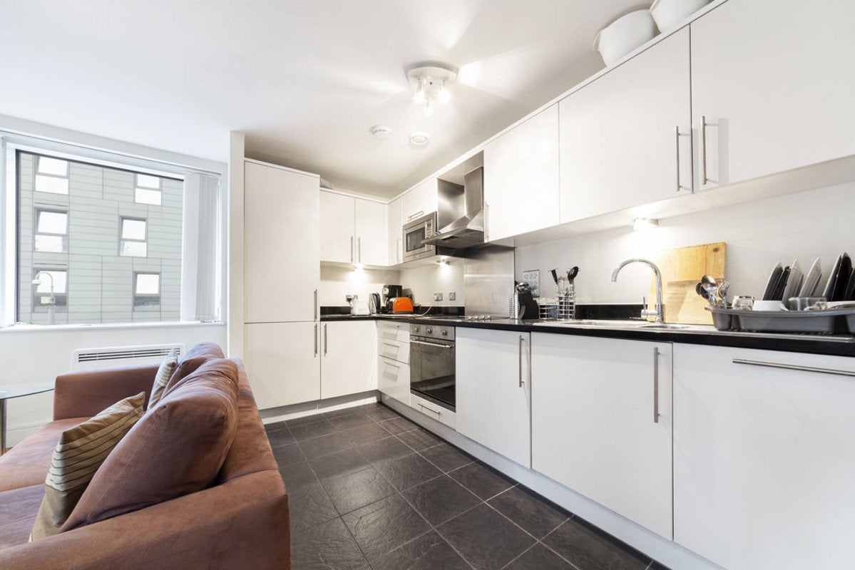 Flat Prestons Road in Greater London
