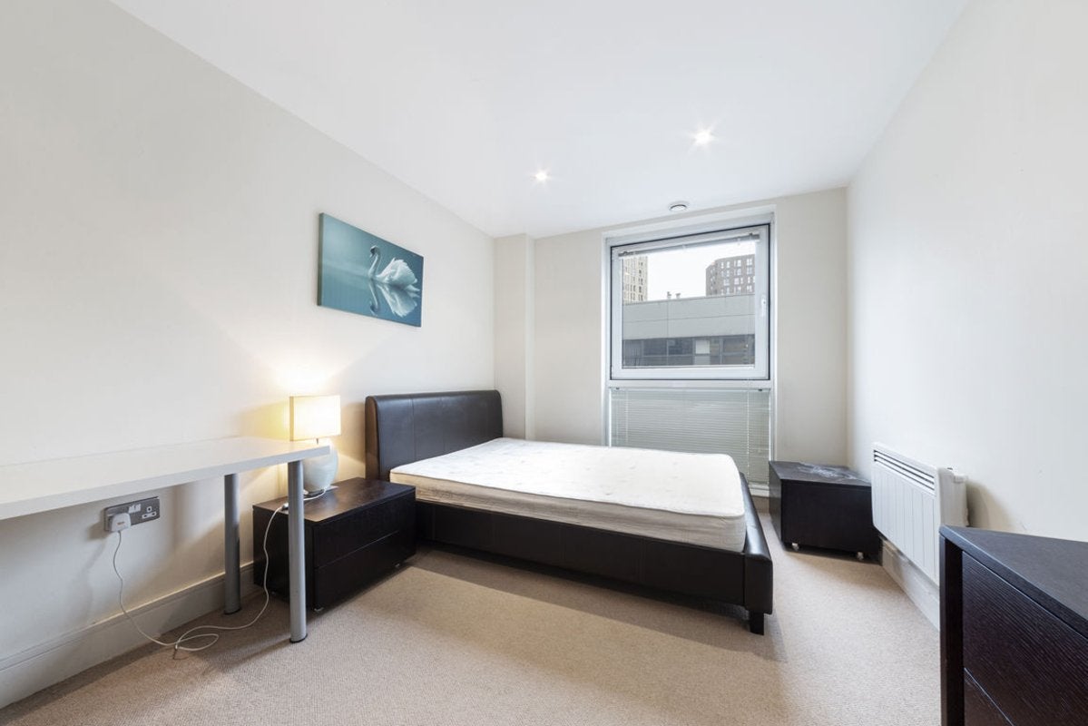 Flat Prestons Road in Greater London