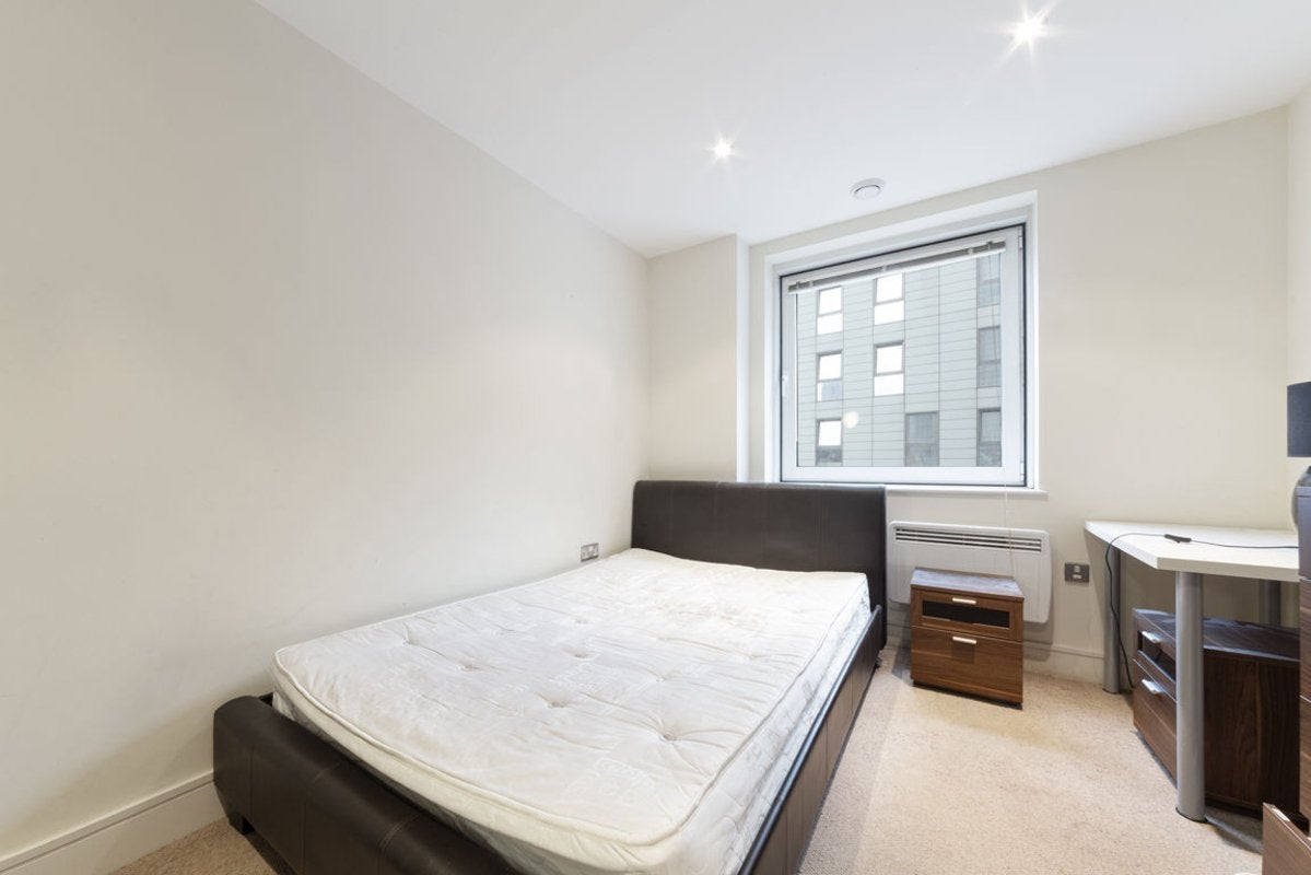 Flat Prestons Road in Greater London