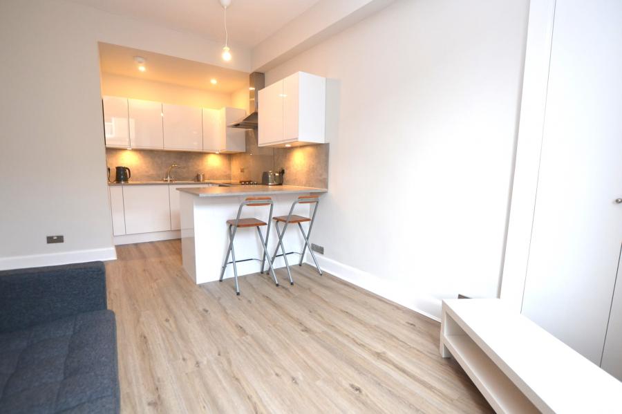 Flat Murdoch Terrace in City of Edinburgh