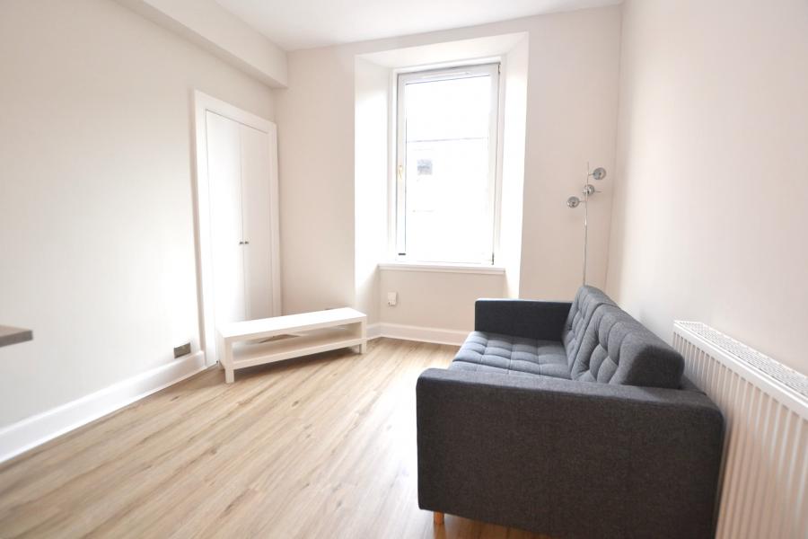 Flat Murdoch Terrace in City of Edinburgh