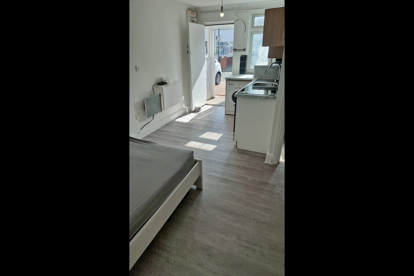 Flat Tring Avenue in Greater London