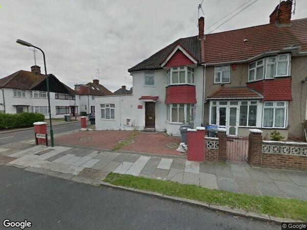 Flat Tring Avenue in Greater London