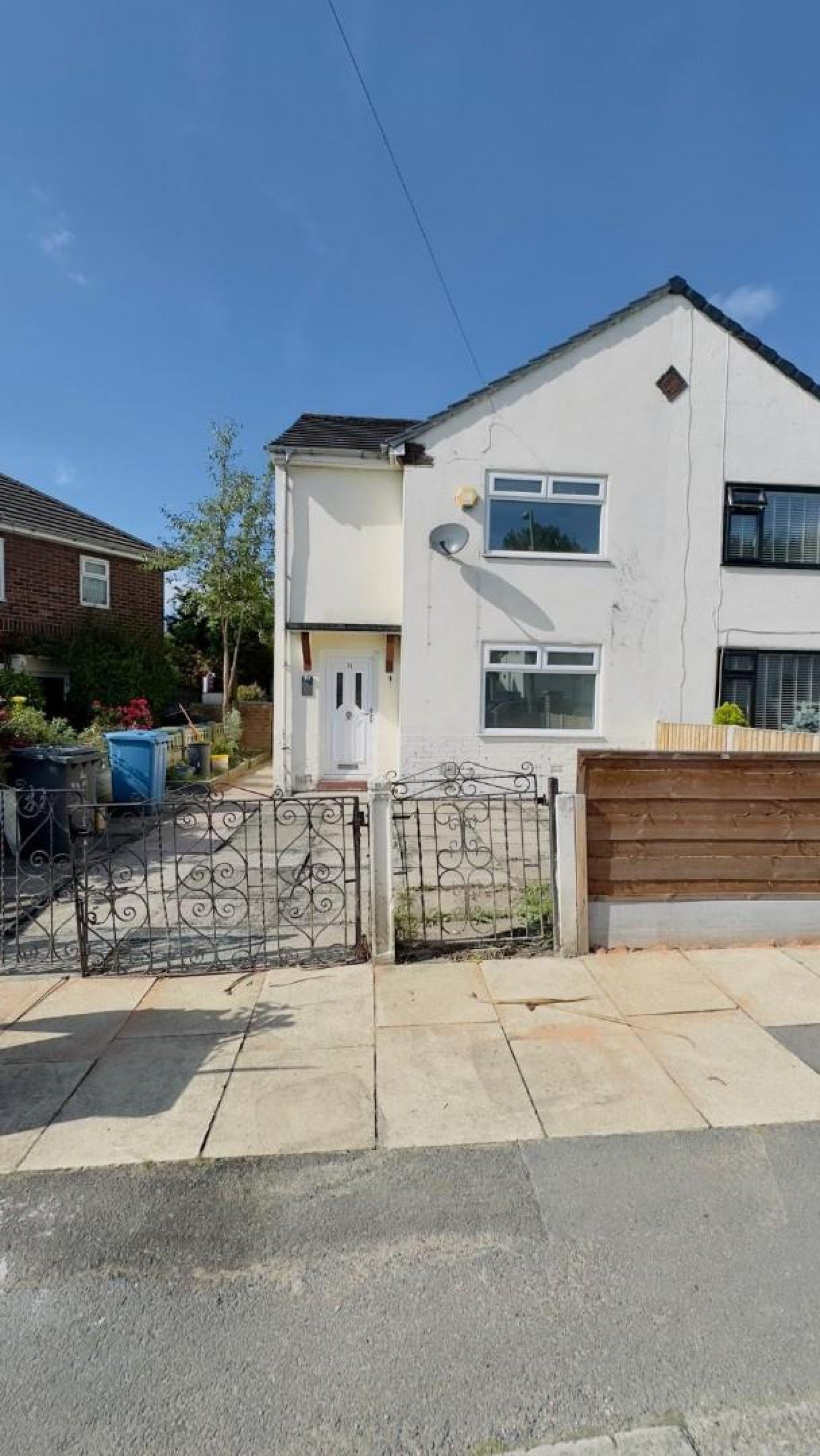 House Fourth Avenue in Salford