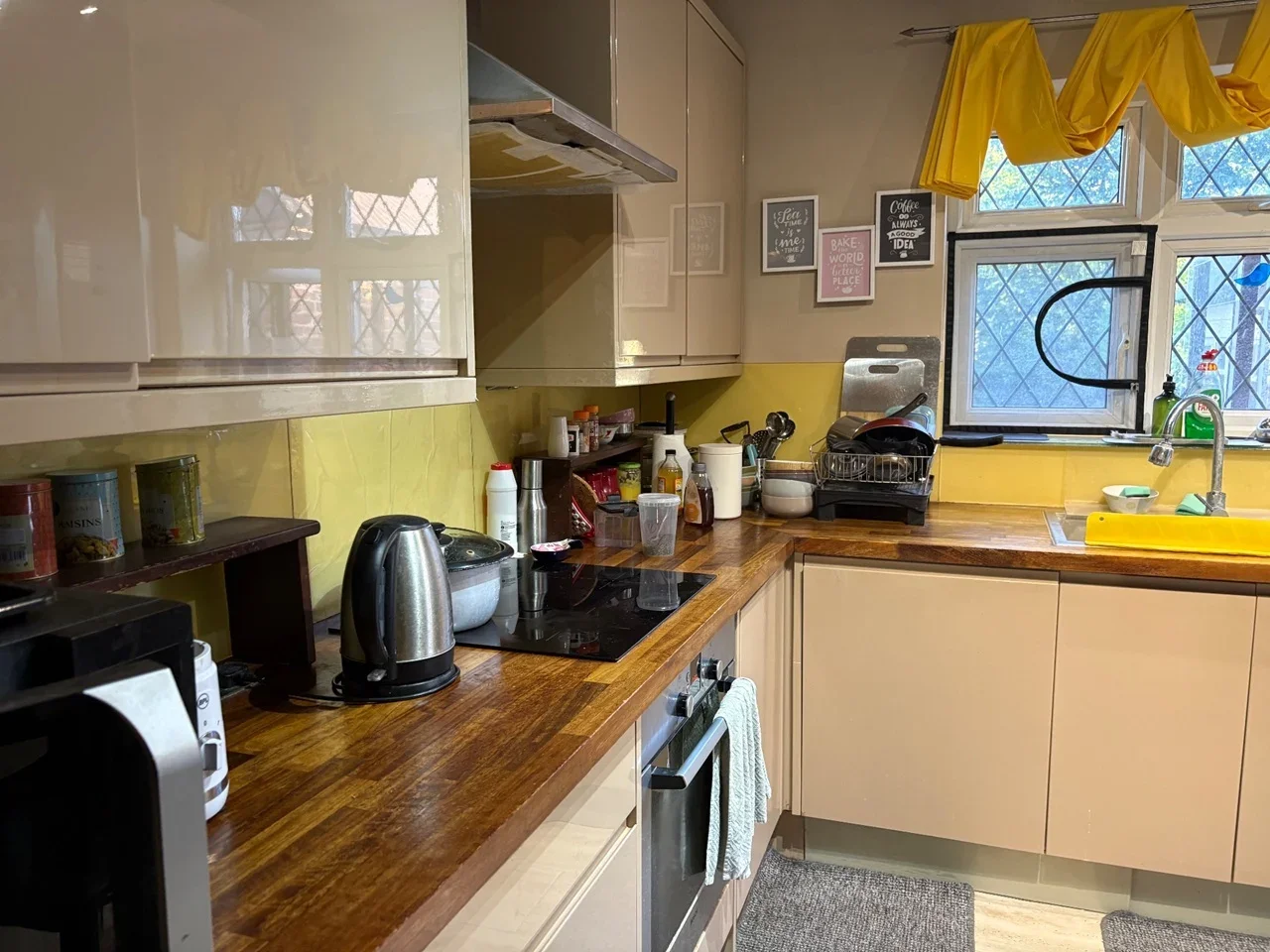 Room Sefton Close in Greater London