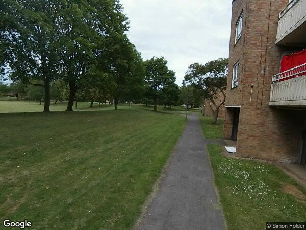 Flat Sackville Close in Cambridge