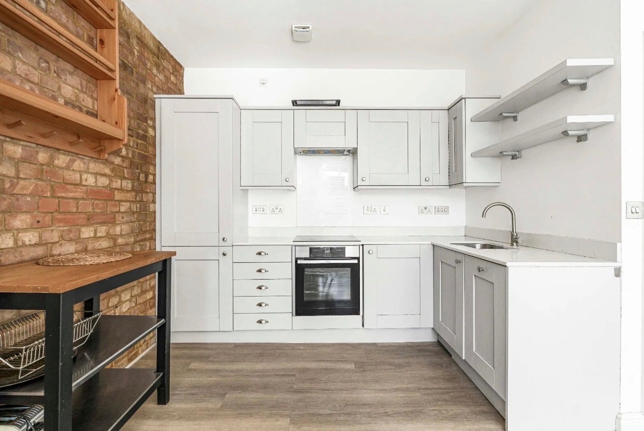 Flat Lindley Place in Greater London