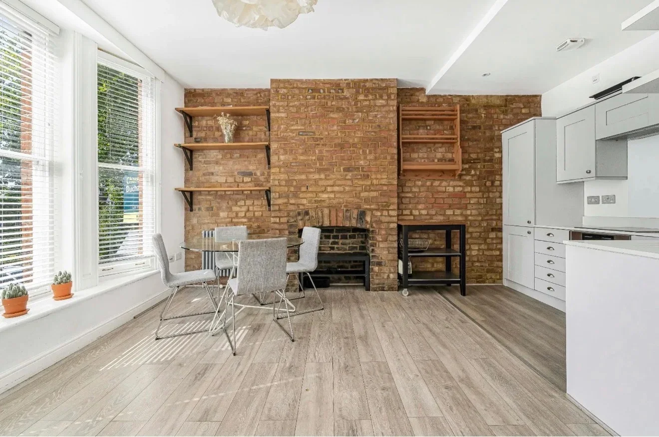 Flat Lindley Place in Greater London