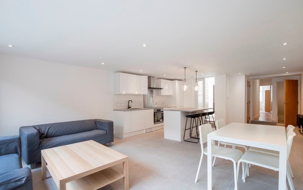 Flat Chantrey Road in Greater London