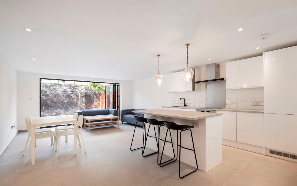 Flat Chantrey Road in Greater London