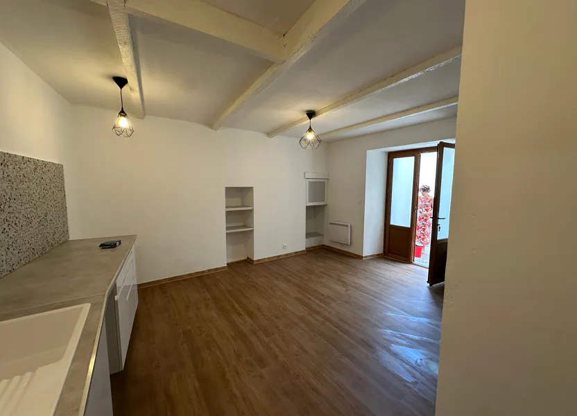 Flat Rue Saint-Estève in Saint-Paul-Trois-Châteaux