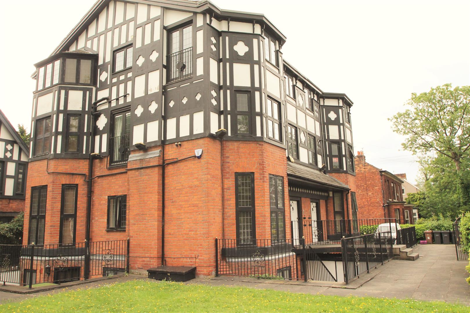 Flat Abbey Grove in Salford