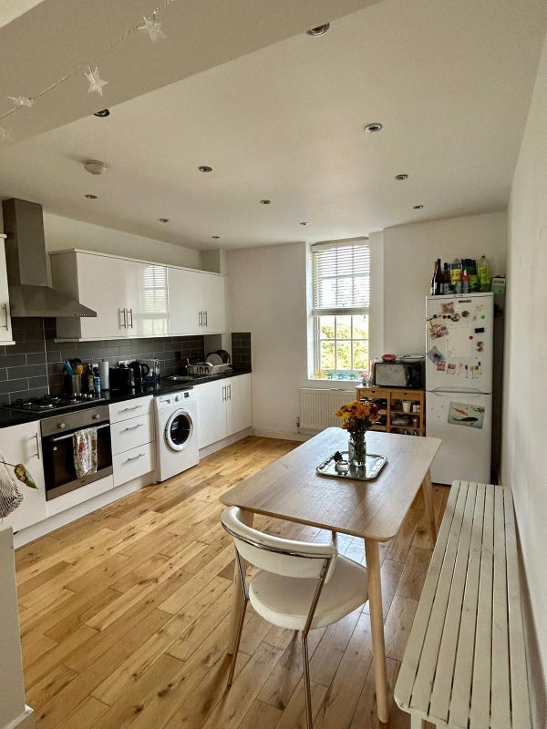 Flat Shorncliffe Road in Greater London
