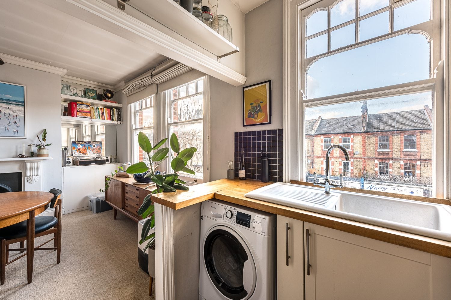 Flat Queenstown Road in Greater London