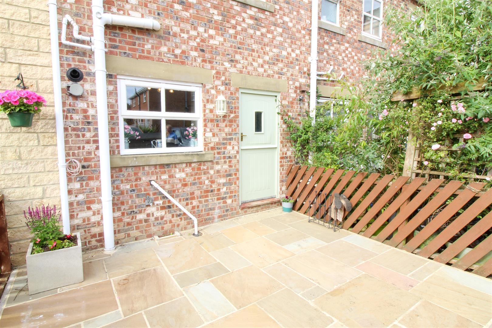 House Renton Close in Bishop Monkton