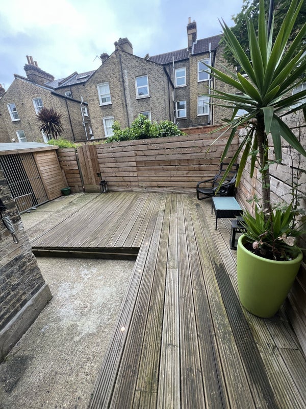 Room Cato Road in Greater London