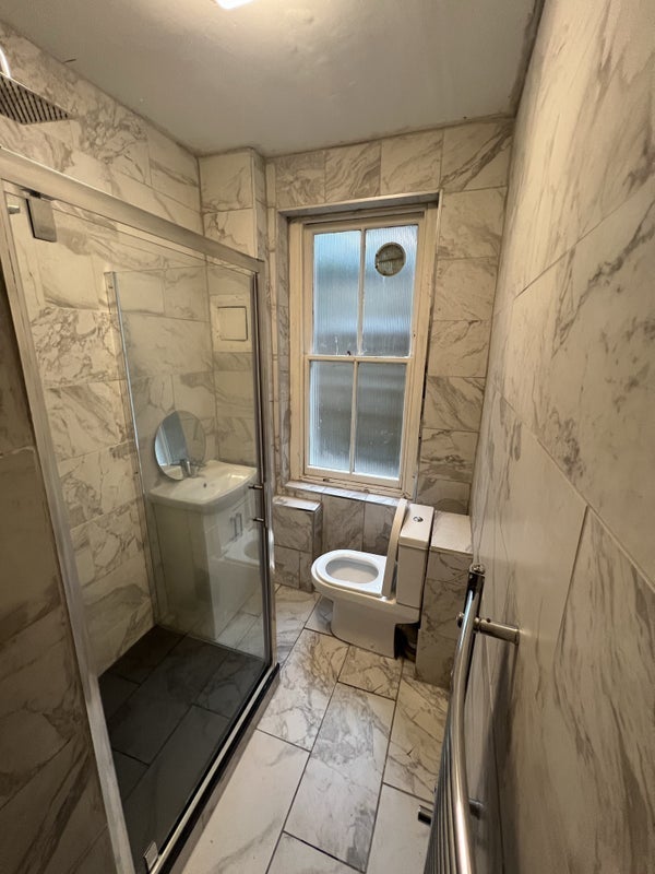 Room Cato Road in Greater London