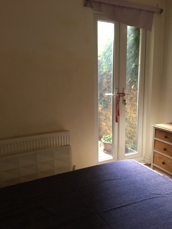 Room Russell Road in Greater London